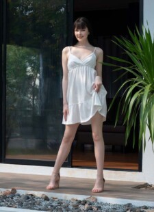 Pale babe Amelia Riven toying 01