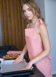 Femjoy Oxana z kitchen 01