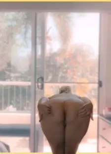 Wifey shares her amazing hot ass